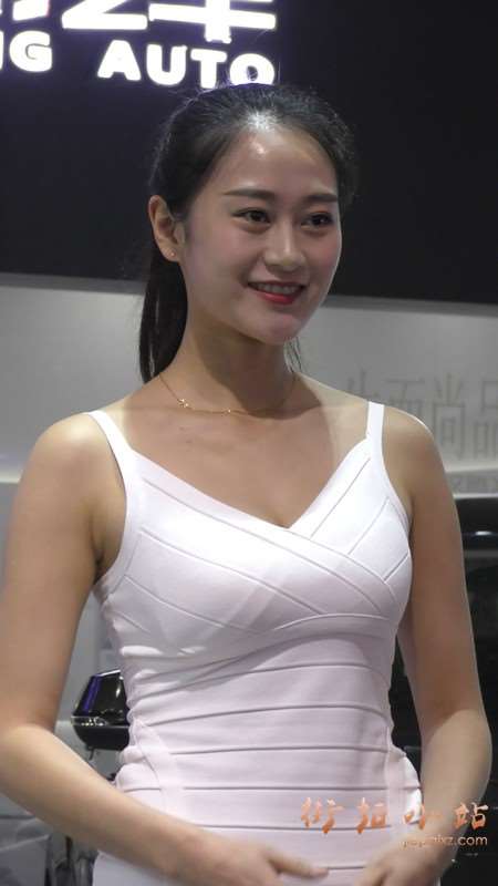 4k-白色性感包臀裙美女车模