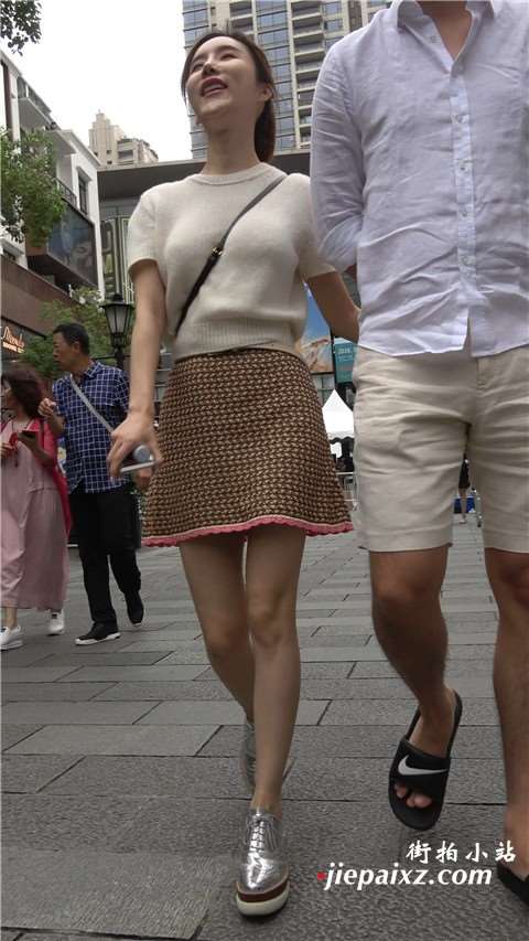 4K 短裙气质街拍美女小姐姐
