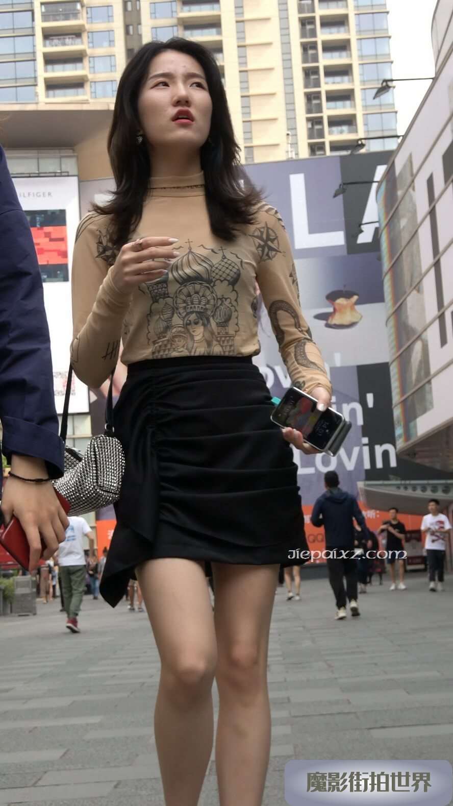 4K - 性感大长腿街拍高跟美女姐姐 [0.99 GB/MP4]