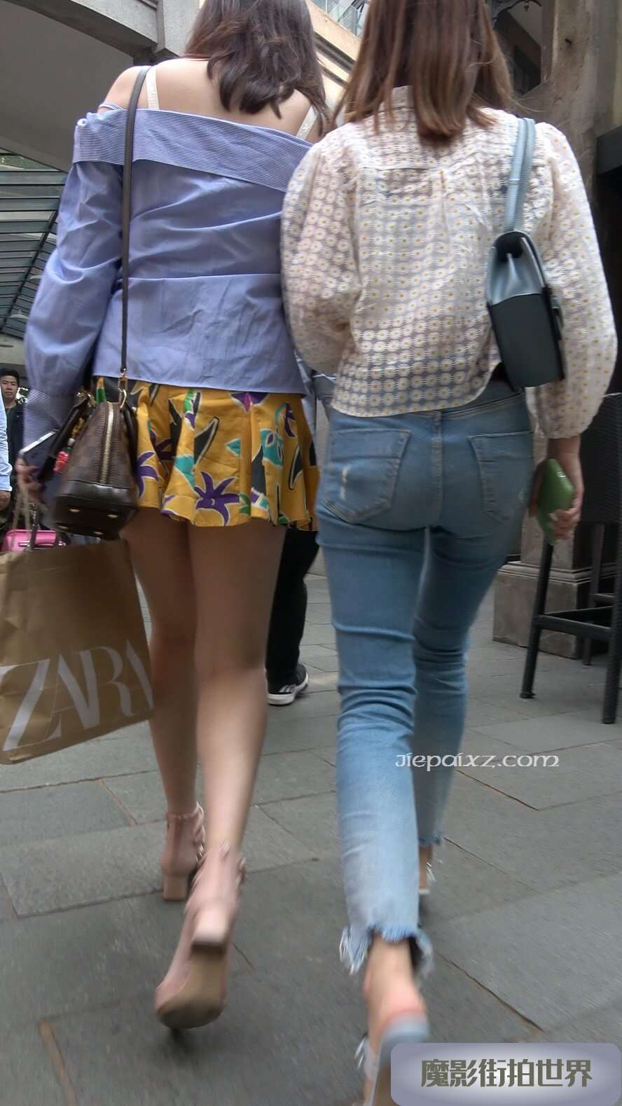 4K - 街拍性感小短裙街拍高跟长腿美女 [922 MB/MP4]