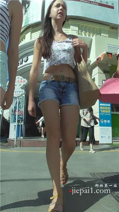 街拍极品火辣身材苗条外国妞 [717 MB]