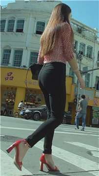 街拍性感红高跟极品身材美女 [336 MB]