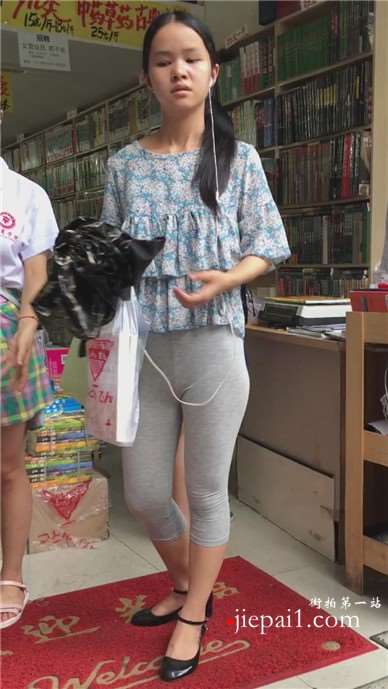 美女的极品诱人超薄紧身弹力裤 [2.06 GB]