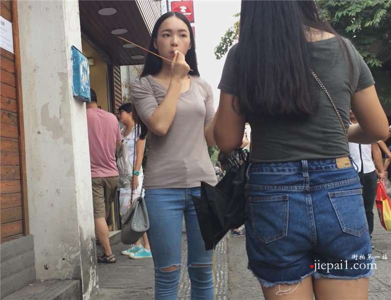 超级紧身蓝色牛仔圆臀小清新美女 [2.57 GB]