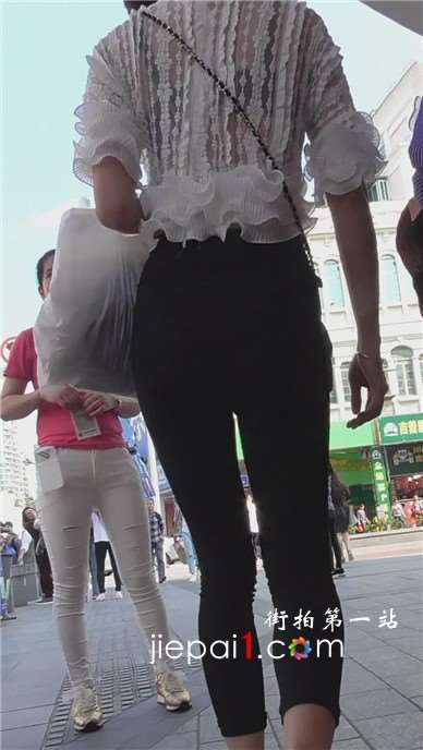 极品美臀长腿美女姐妹淘逛街，高跟鞋好漂亮。[517 MB]