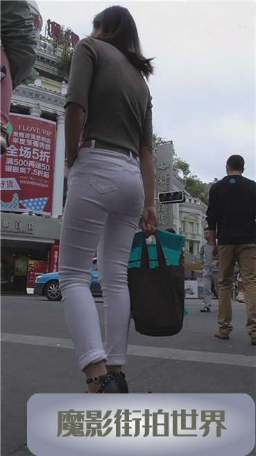 长腿圆臀紧身白裤少妇高跟鞋 [725 MB]