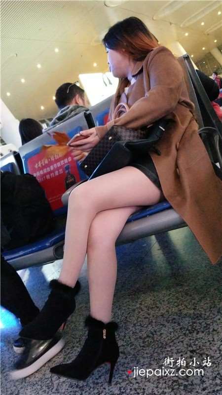 4k-候车室的长外套街拍肉丝长腿熟女
