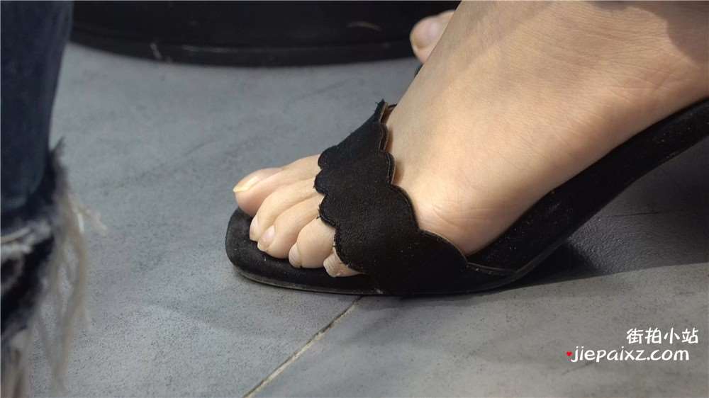 粉色长裙，凉高跟美足MM