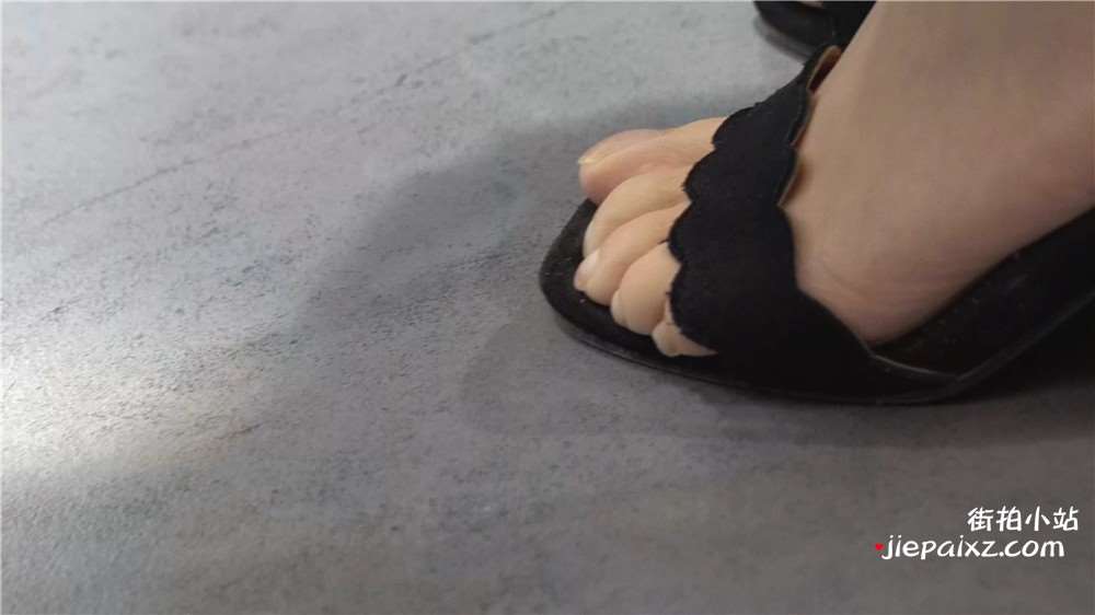粉色长裙，凉高跟美足MM