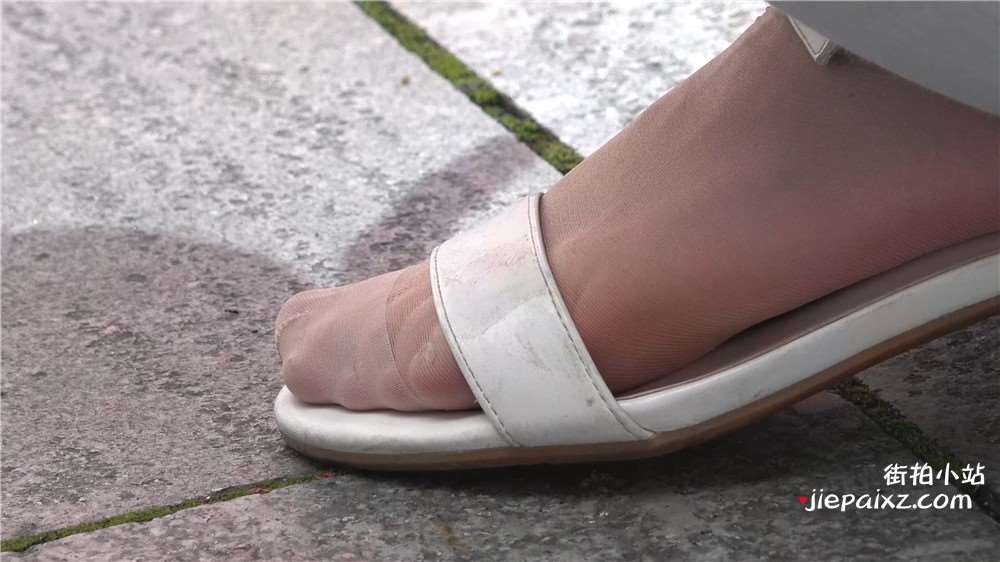 肉丝，白色高跟，近距离特写美足