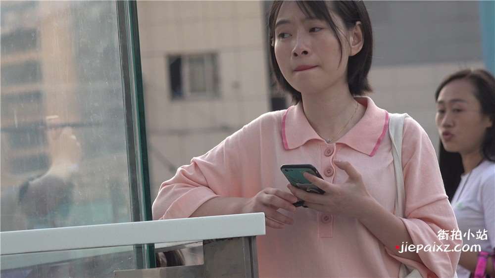 4K - 鲜嫩美足凉高跟清秀粉衣美眉 [1.66 GB/avi]