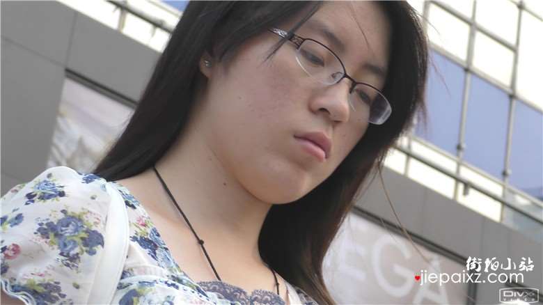 4k-靓丽美女的诱人美脚