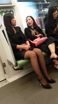 高跟，丝袜，紧身裙成熟美女