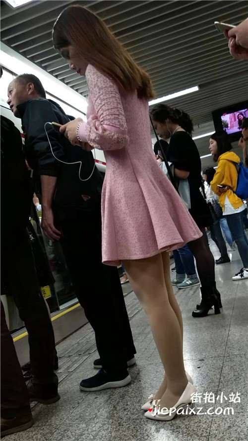 粉色连衣裙，丝袜美腿高跟美女