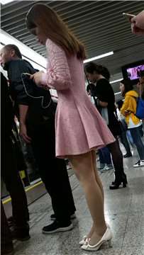粉色连衣裙，丝袜美腿高跟美女