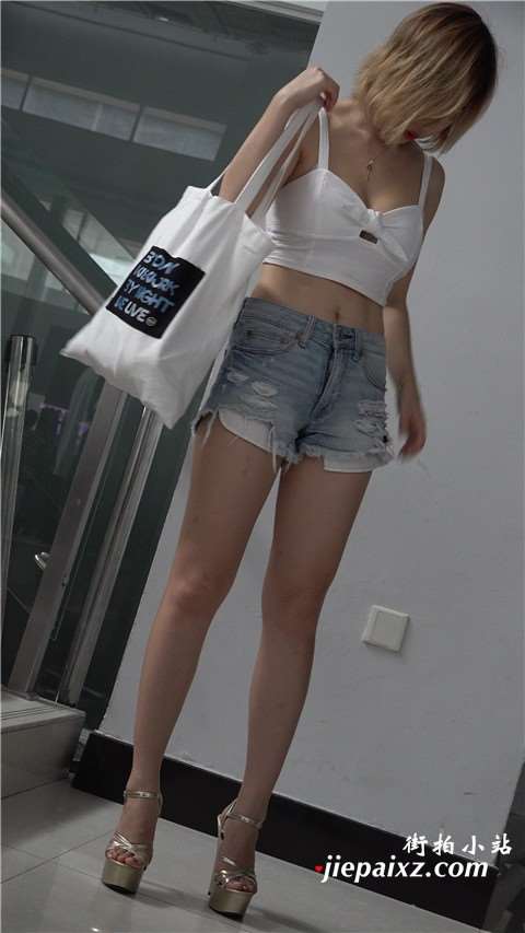 4K 极品高跟性感美腿街拍热裤小姐姐 [1.19 GB]