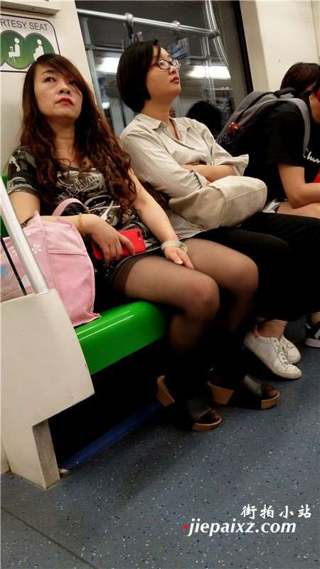 4K - 地铁近拍性感黑丝美女姐姐