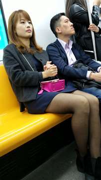 4k-超薄黑丝美腿美女，OL短裙很优雅哦。