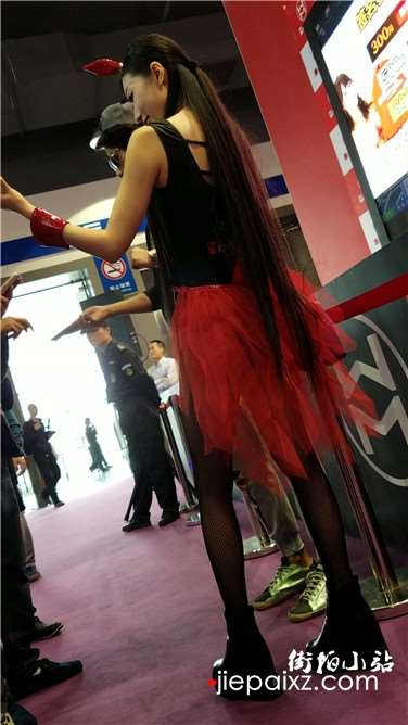 4k超清，魔鬼身材黑丝网袜大美女，想必也是sao货一枚