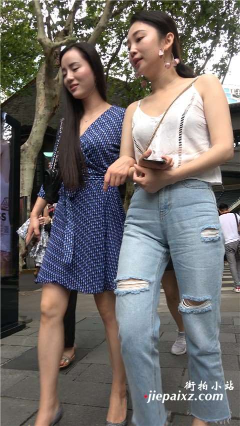 4K 气质性感街拍美女姐妹