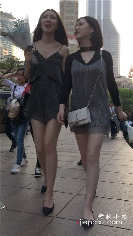 4K-超性感好身材包臀裙街拍美腿高跟鞋女神姐妹 [1.51 GB]