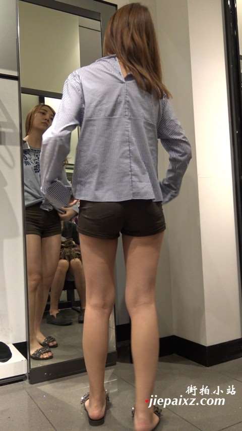 4K 街拍背心热裤丰满小姐姐试衣服 [1.53 GB]