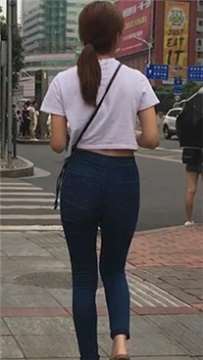 一路跟着紧身蓝牛小清新美眉  [1.74 GB]