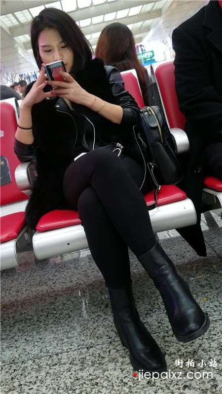4k-小清新气质黑丝袜靓女玩手机认真