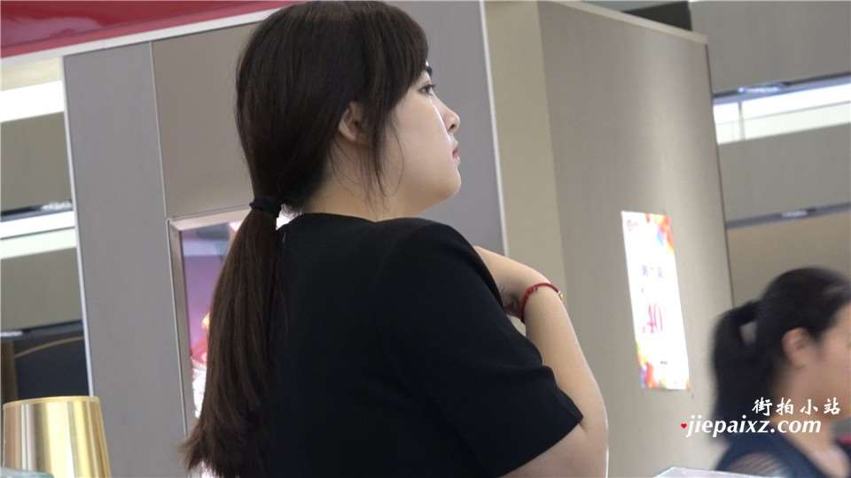 4K 粉嫩脸蛋街怕美足销售美女 [2.74 GB]
