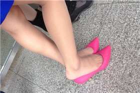 粉高跟肉丝袜美足女孩