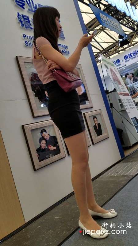 4k-超性感粉衣包臀裙街拍肉丝美腿