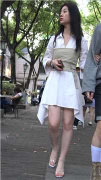 白色连衣裙性感凉高跟街拍美女 [1.18 GB]