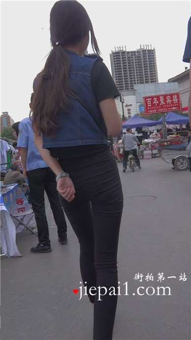 街拍身材娇小的黑色紧身裤妹纸 [3.51 GB]