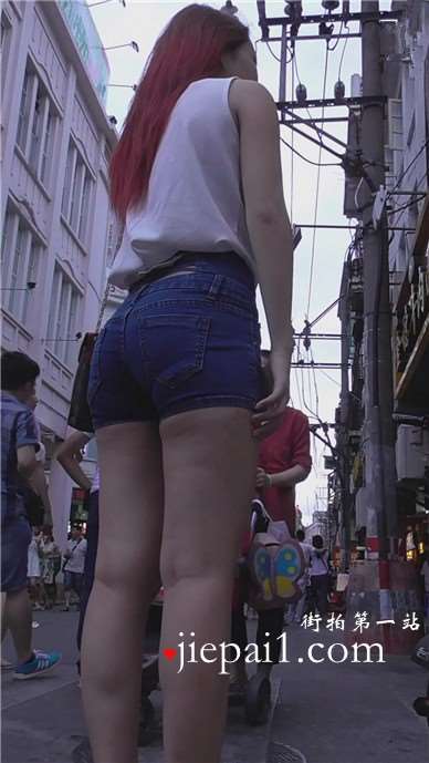 街拍酒红色翘臀美女，身材棒棒哒 [1.92 GB]