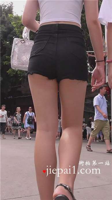 街拍性感美臀高腰短裤俩姐妹 [1.02 GB]