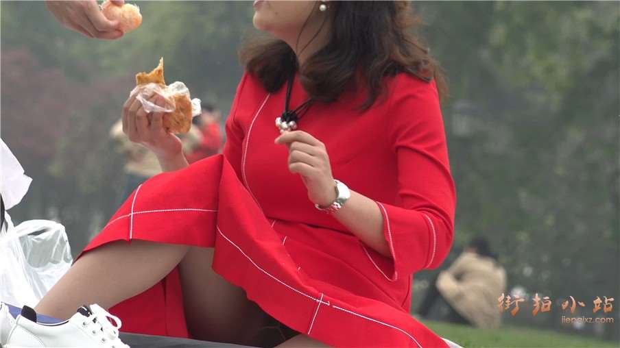 4k-极品黑丝红色连衣裙眼镜美少妇