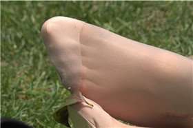 4k-眼镜包臀裙少妇的极品诱惑丝袜美足