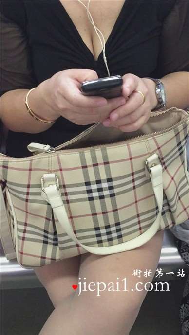 地铁拍摄v领美少f