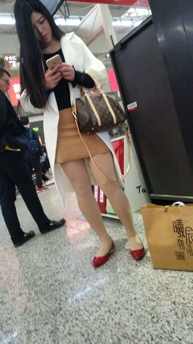 4k超清，红色平底鞋肉丝袜短裙漂亮御姐