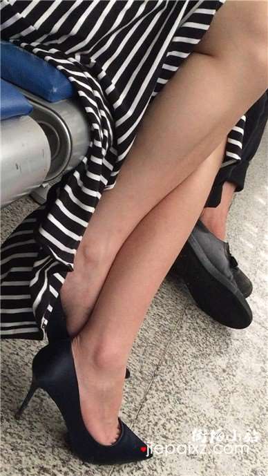 性感美腿高跟鞋美少妇