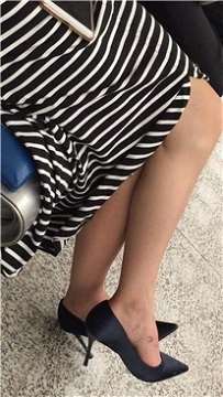 性感美腿高跟鞋美少妇