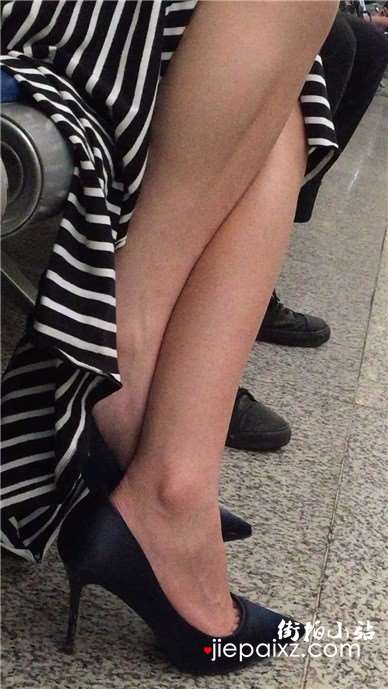 性感美腿高跟鞋美少妇