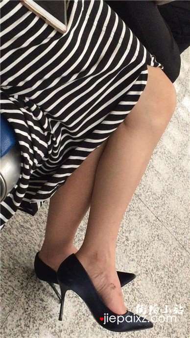 性感美腿高跟鞋美少妇
