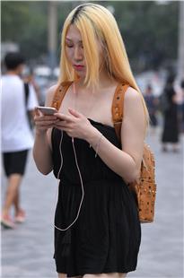 金发美腿小姐姐3A3766[741M]