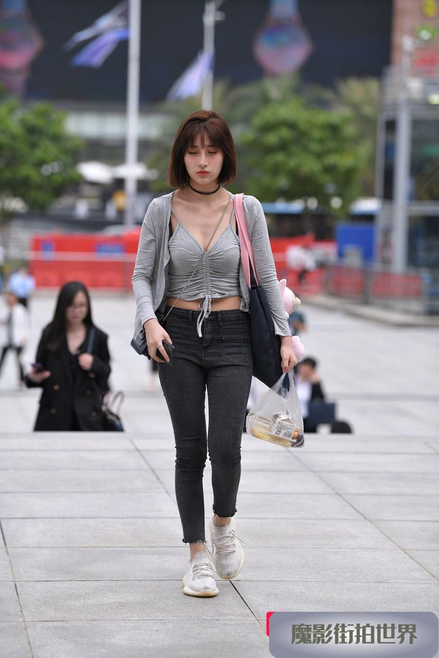 性感小吊带低胸美女3A1593[173M]