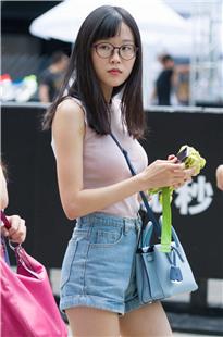 文静长腿牛仔热裤眼镜妹3A436[224M]