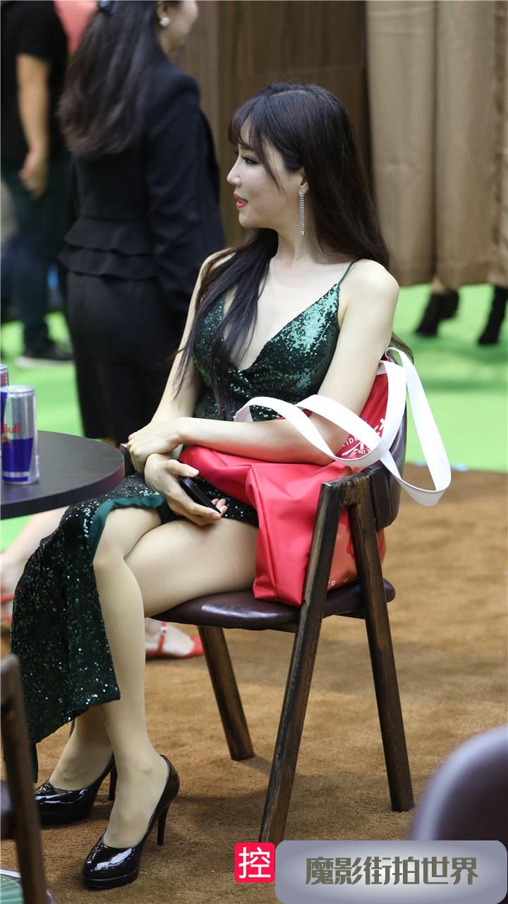 性感妖娆的肉丝长腿美女3A120[24P-181M]