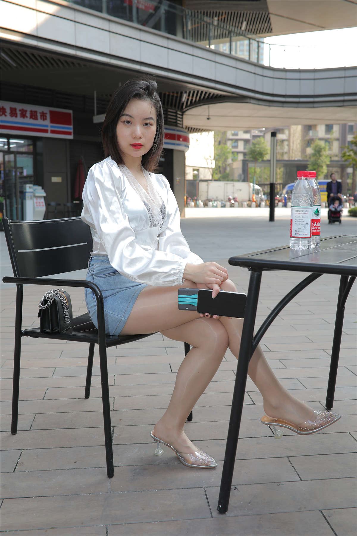 凯恩街拍作品 牛仔短裙肉丝美眉