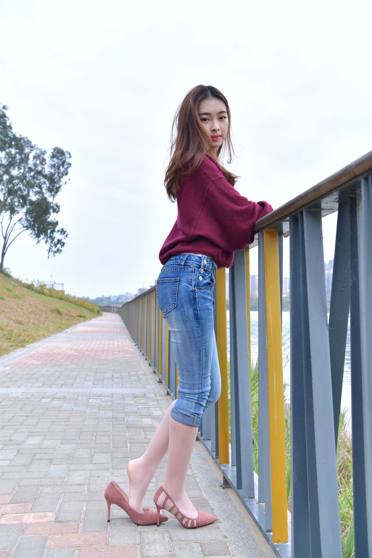牛仔裤肉丝小姐姐