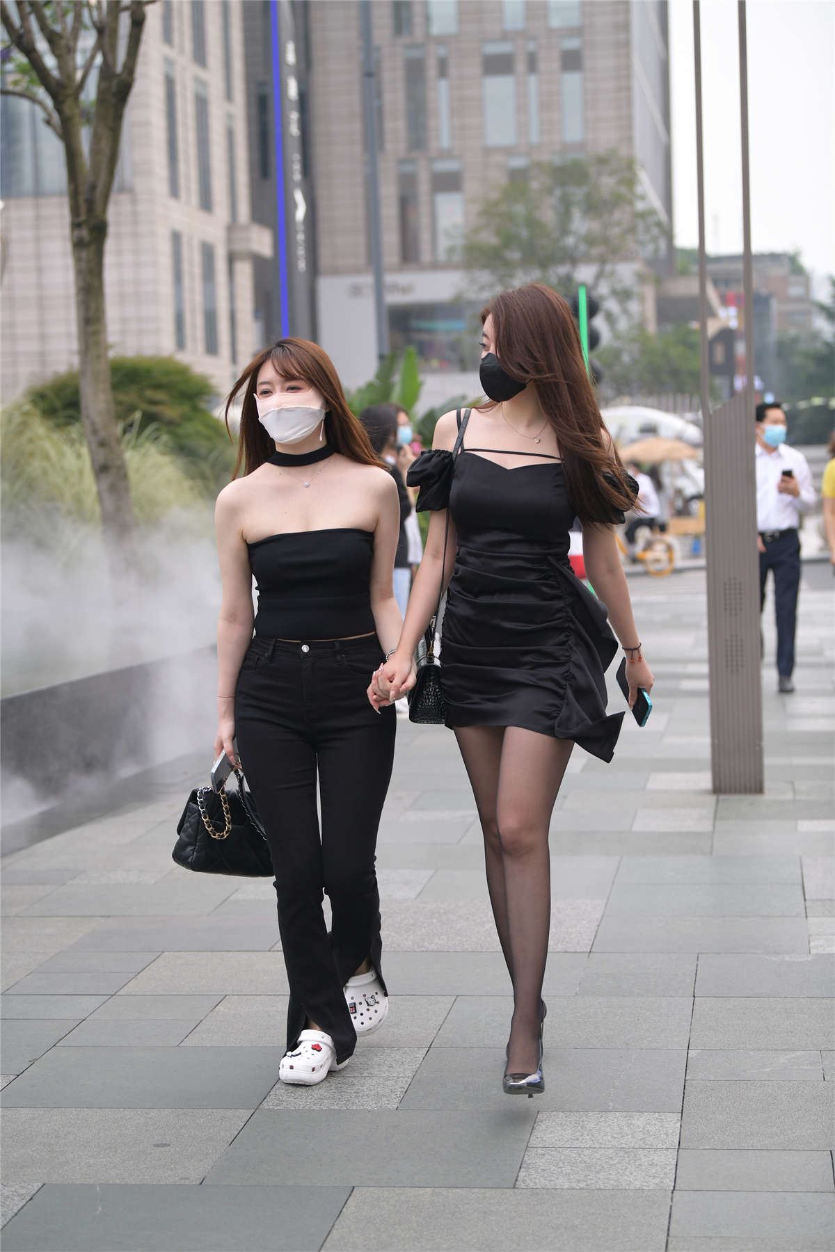 时尚黑色吊带裙